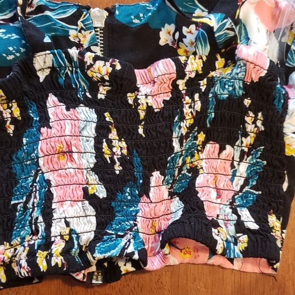 Floral two piece suite - Picture 2 of 2